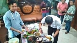 Sandiaga-Gibran Kunjungi Ketua PDIP Solo FX Rudy, Dijamu Sayur Lodeh dan Sambal Goreng<