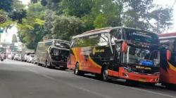 Lalu Lintas ke Objek Wisata Lembang KBB Padat, Kendaraan Antre 2 Kilometer<