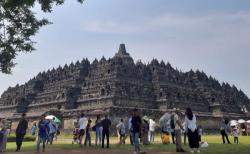  Libur Lebaran, Minat Pengunjung Naik Candi Borobudur Tinggi 