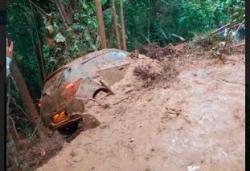 Longsor di Kelok 9 Limapuluh Kota Timbun Mobil Pasutri hingga Nyaris Masuk Jurang