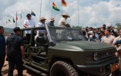 Kunjungi Tanah Minang, Prabowo Kendarai Rantis Maung Produksi Anak Bangsa
