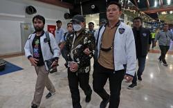 Tampang Peneliti BRIN Andi Pangerang Diborgol saat Ditangkap Polisi