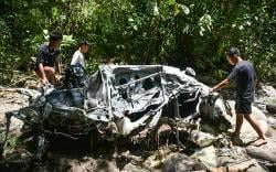 Penampakan Mobil Hancur Tidak Berbentuk usai Terseret Banjir Bandang di Sumut
