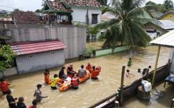 Bantu Korban Banjir, Dinkes OKU Buka Posko Layanan Kesehatan