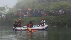 2 Warga Mainkan Kano lalu Terbalik di Situ Datar Bandung, 1 Hilang Tenggelam<