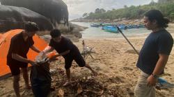 Jaga Kelestarian Alam, Pemuda di Babel Gelar Aksi Bersih Pantai
