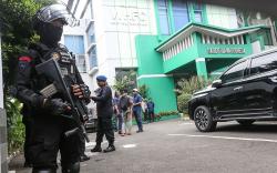 Kasus Penembakan Kantor MUI, Polisi Amankan Istri dan Keluarga Pelaku<