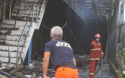 Kesaksian Warga soal Kebakaran Malang Plaza: Terdengar Ledakan, Muncul Bau Menyengat 