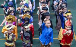Upacara Hari Pendidikan Nasional, Murid-Murid Pakai Baju Adat