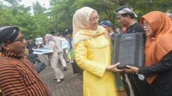 Hore, Sekolah Terpencil di Purwakarta Dapat Bantuan Bus dan Motor<