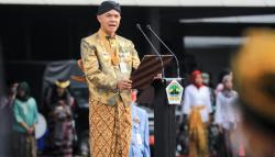 Heboh Gambar Hoaks Ganjar Peluk Maria Ozawa Beredar di Medsos, Begini Reaksi Netizen