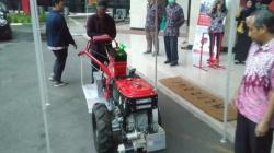 Mahasiswa ITTS Kembangkan Traktor Tanpa Awak untuk Bajak Sawah
