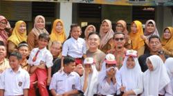 Kapolda Riau dan Danrem Peringati Hardiknas Bersama Ratusan Siswa SD<