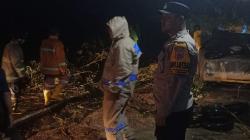 Puluhan Pohon Bambu Tumbang Tutup Jalan, Cianjur-Sindangbarang sempat Lumpuh<