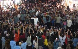 Presiden Jokowi Disambut Antusias Pengunjung dan Pedagang Pasar Tanah Abang 