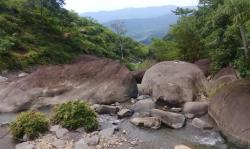 Uniknya Sungai Barong di Pemalang, Ada Jutaan Batu dari Seukuran Rumah hingga Lapangan Bola