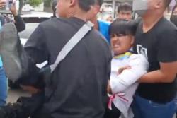Demo Massa PMII di Kantor Bupati Pandeglang Ricuh, 1 Mahasiswa Ditabrak Mobil<