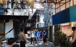 Olah TKP Kebakaran Malang Plaza, Tim Labfor Polda Jatim Bawa Sampel Abu dan Kabel 