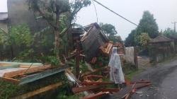 Angin Puting Beliung Rusak Puluhan Rumah di Cidahu Sukabumi<