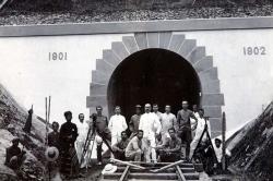 Membelah Gunung dan Hutan, Begini Perasaan Masinis Kereta saat Lewati Terowongan Angker