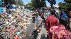 Waduh, Kota Bandung Bau Sampah, Puluhan Tempat Pembuangan Sementara Penuh<