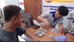Patut Ditiru, Tukang Sayur Keliling di Cilacap Ini Bayar Pajak Pakai Ratusan Uang Koin Rp500