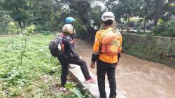 Tim SAR Gabungan Cari Pemancing Hanyut di Sungai Pasirluyu Regol Bandung<