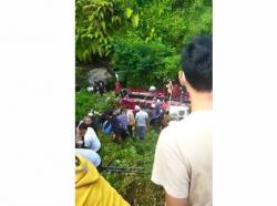 Bus Terjun ke Jurang di Guci Tegal, Sejumlah Penumpang Dievakuasi ke Puskesmas