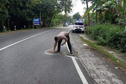 Pengendara Motor di Kulonprogo Tewas Tertabrak Sedan Mewah