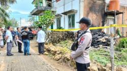 Labfor Polda Jatim Olah TKP Kantor MWCNU Lenteng Sumenep Dibakar OTK