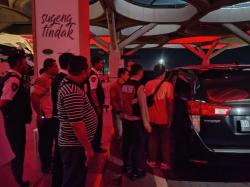 Pengendara Sepeda Motor Terobos Area Lobi Keberangkatan Bandara YIA