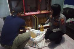 Gerebek Rumah Produksi Miras di Pleret Bantul, Polisi Temukan Puluhan Botol Siap Jual