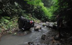 Mobil Jatuh ke Jurang saat Pengemudi Baru Belajar Nyetir di Klaten