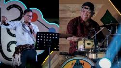 Hibur Masyarakat Labuan Bajo Jelang KTT ASEAN, Sandiaga Vokal, Pak Bas Drum Bawakan Lagu Rumah Kita