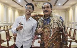 Guru Adukan Pungli hingga Mundur dari ASN Kini Foto Bareng Bupati Pangandaran