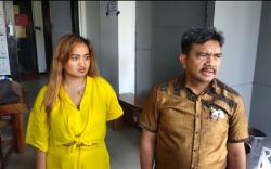 Penuhi Wajib Lapor, Lina Mukherjee Tersangka Penistaan Agama Datangi Polda Sumsel <