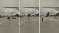 Viral Mobil Terguling di Jalan Tol Gara-Gara Ban Truk Pikap di Sebelahnya Copot