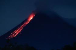 Gunung Merapi Muntahkan 21 Kali Guguran Lava Pijar Sejauh 2 Kilometer