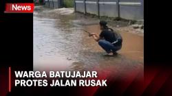 Viral Aksi Warga Memancing di Jalan Rusak Batujajar Bandung Barat<