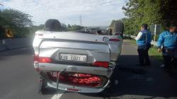 Kecelakaan di Tol Cipularang Hari Ini, Avanza Pecah Ban lalu Terbalik 3 Luka<