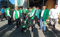PPP Daftarkan Bacaleg, Plt Ketum Mardiono Gowes ke KPU