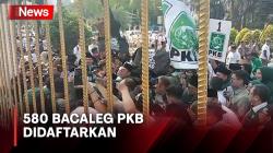 Cak Imin Daftarkan 580 Bacaleg PKB ke KPU RI Dikawal Komunitas Vespa