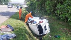 Kecelakaan di Tol Cipularang Hari Ini, Calya Oleng lalu Terbalik 2 Lansia Luka<