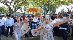 Partai Perindo Daftarkan 50 Bacaleg ke KPU Bandung, Diwarnai Seni Lengser dan Tari Merak<