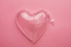 Apa itu Love Bombing? Ini Pengertian, Ciri, Bahaya dan Cara Keluarnya 
