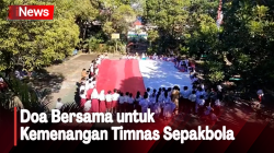 Guru dan Siswa SD Doa Bersama untuk Kemenangan Timnas Sepakbola di SEA Games