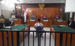 Sularno, Guru Honorer Bergaji Rp500.000 Divonis 6 Bulan Penjara dan Denda Rp60 Juta<