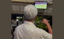 Momen Ganjar Pranowo Nobar Timnas di Pos Rumah Dinas: Teriak sambil Kepalkan Tangan<