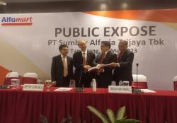 Pengelola Alfamart (AMRT) Akan Tebar Dividen Rp999 Miliar
