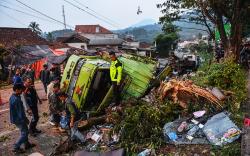 Rem Blong, Truk Bermuatan Air Minum Kecelakaan di Nagreg<